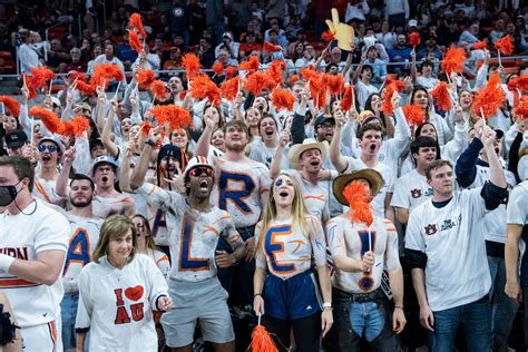 See Auburn fans roll Toomer's Corner after win vs. Alabama basketball