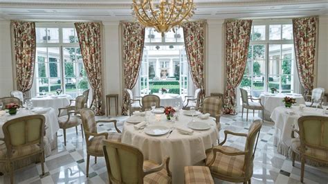 The Most Romantic Restaurants in Paris | Vogue