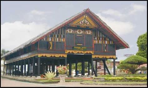 Rumah Adat Aceh : Gambar, Sejarah dan Keunikannya