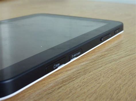 Samsung Galaxy Tab vs Apple iPad size-comparison photos - CNET