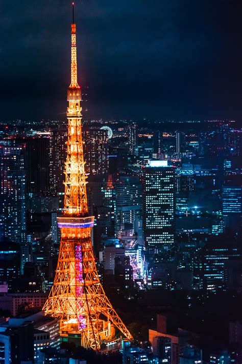 View of Tokyo Tower from Roppongi Hills [OC] [3333 x 5000] : r/japanpics