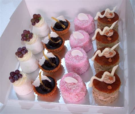 Bearylicious Cakes: Dessert Platter 3