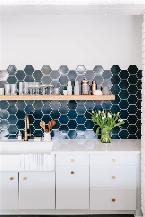 25 Stylish Hexagon Tiles For Kitchen Walls And Backsplashes | HomeMydesign