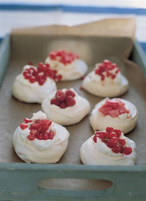 mini pavlova recipe mary berry