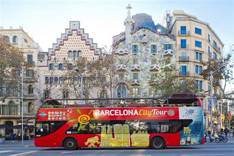 Barcelona City Tour: Bus turístico Hop On Hop Off | Julia Travel