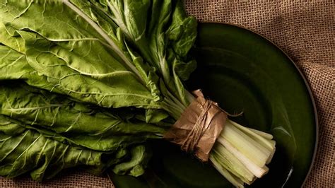 Collard Greens: Nutrition, Health Benefits and Tips to add in Diet ...