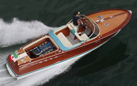 Passion For Luxury : Riva Aquarama Lamborghini Speedboat