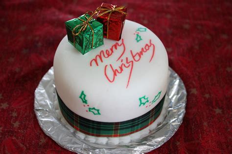 20 Delightful Christmas Cake Ideas - Giant Singapore