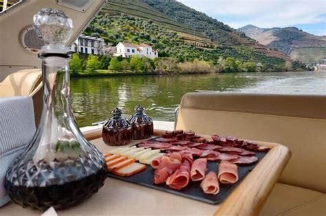 Douro Valley Premium Tour (With gourmet lunch, wine tasting and private cruise)