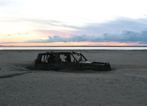 File:Morecambe Bay, abandoned car.jpg - Wikipedia