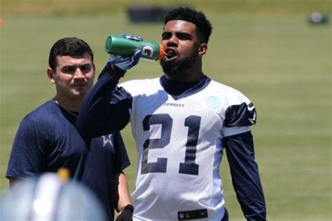 Cowboys to sell Ezekiel Elliott crop-top shirts