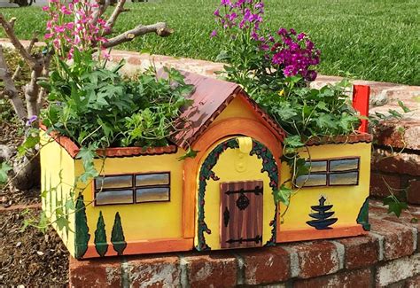 15 Mailbox Planter Ideas To Spruce Up Your Street - Garden Lovers Club | Mailbox planter ...