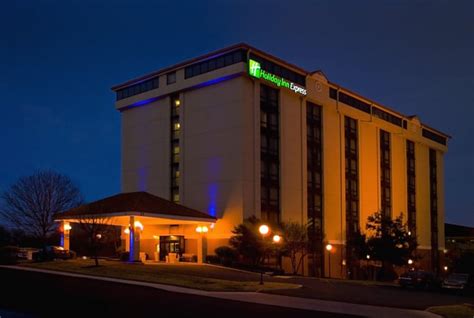 HOLIDAY INN EXPRESS SAN ANTONIO-AIRPORT - Hotel at 91 NE Loop 410, San ...