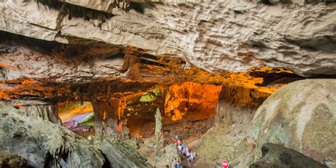 Hang Sửng Sốt (Sung Sot Cave) in Ha Long Bay