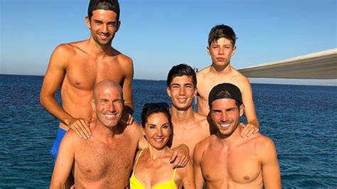 Zidane publica una foto de su familia en bañador y todo el mundo dice lo mismo