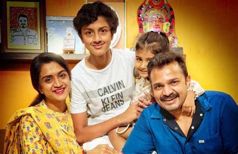 Vijay Raghavendra Age, Birthday, Family Photos, Height, Girlfriend ...