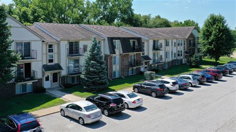 Fox Pointe Apartments - East Moline, IL - Aerial Community and ...