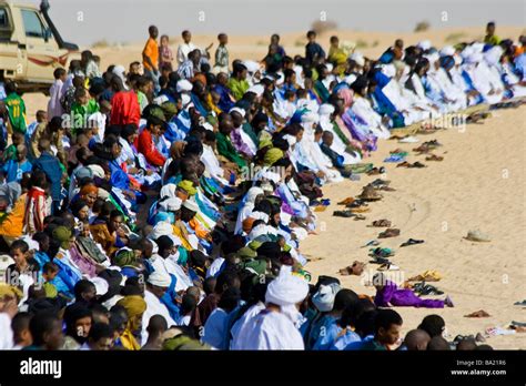 Muslim Prayer in the Desert during Tabaski in Timbuktu Mali Stock Photo, Royalty Free Image ...