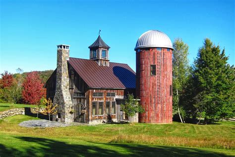 Stunning Barn & Silo retreat, on 300 private acres, Treehouse, 15 min ...