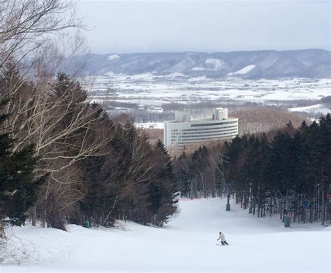 Skiing in Hokkaido: Furano Ski Resort (富良野) - Vikingess Voyages