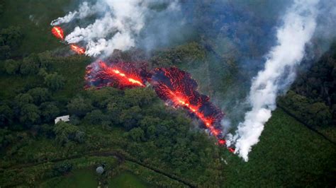 1,000-foot-long Fissure Opens on Hawaii’s Kilauea Volcano Amid Fears of ...