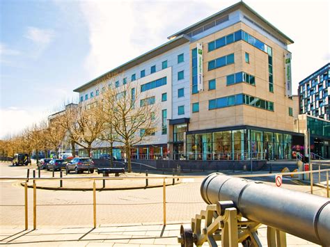 Holiday Inn Express Leeds City Centre - Armouries - Hotel Reviews & Photos