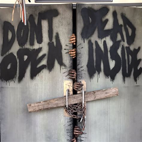 Remember: Don't dead. Open inside. TWD at the AMC_TV Fan Hub. SDCC ...