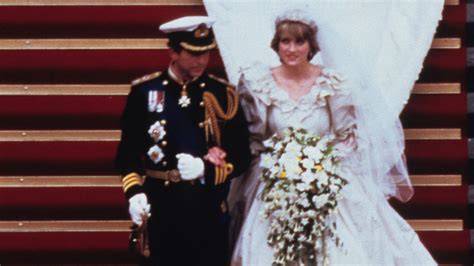 Princess Diana's never-before-pictured 'spare' wedding dress unveiled ...