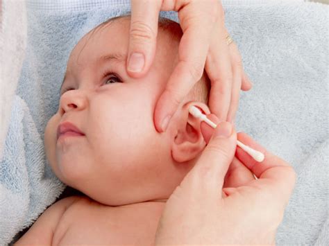 Tips To Clean Your Baby's Ears Safely - Boldsky.com