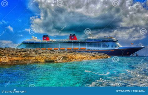 Disney Dream at Castaway Cay Editorial Photo - Image of island, docking ...