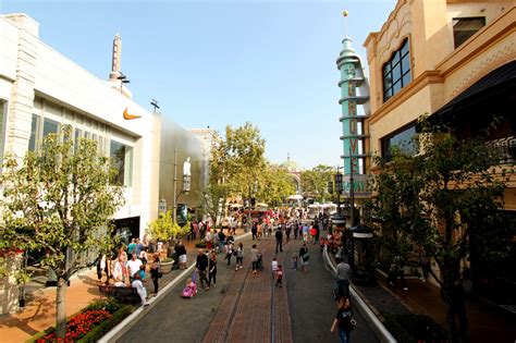 10 Best Shopping Malls in Los Angeles - Where to Shop ’til You Drop in ...