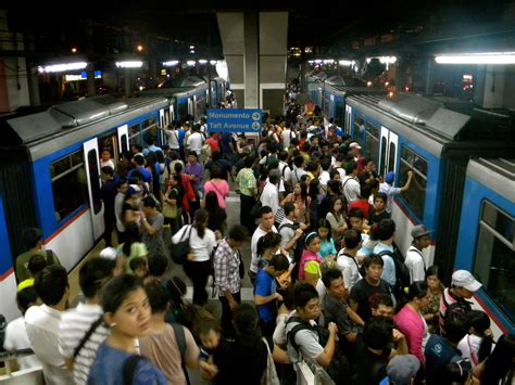 Fotos gratis : pista, ferrocarril, ciudad, tren, túnel, multitud ...