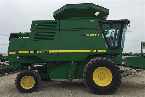 John Deere Combine Models: A Visual Guide | MachineFinder