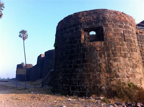 A cycling visit to Madh Fort