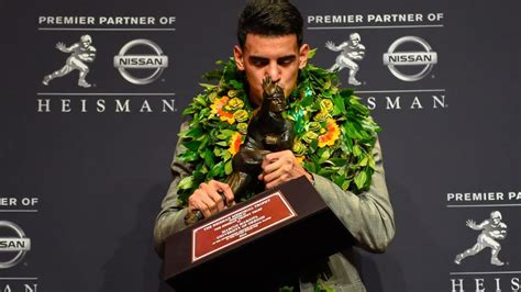 Oregon quarterback Marcus Mariota wins Heisman Trophy | CNN