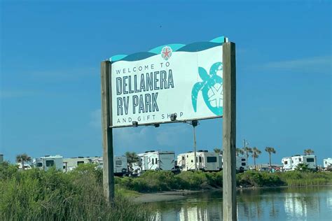 Dellanera Rv Park - On the beach at the end of Seawall Blvd