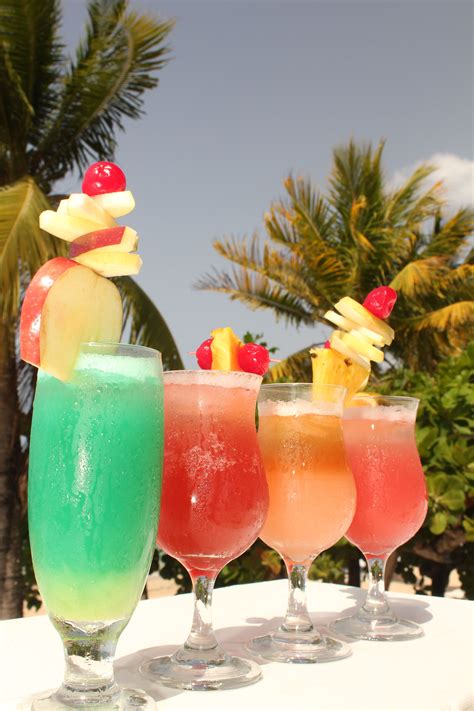 Tasty #tropicaldrinks #jamaica c.oupl.es/1gE9TcL | Caribbean drinks, Couples jamaica, Couples ...