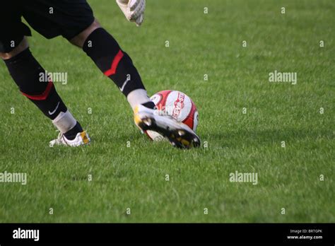 Goal kick hi-res stock photography and images - Alamy