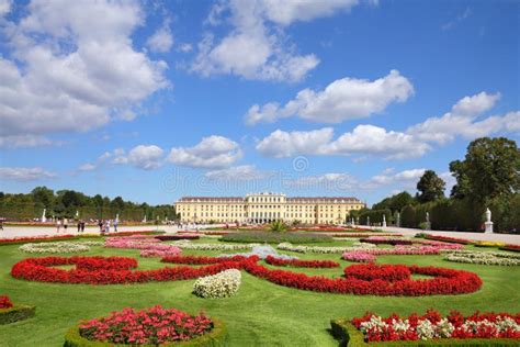 Schoenbrunn Gardens in Vienna Editorial Photo - Image of outdoor ...