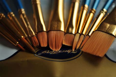 Top 4 Oil Painting Brushes for Artists