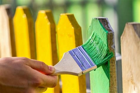 How to Properly Paint a Fence: Tips From the Pros