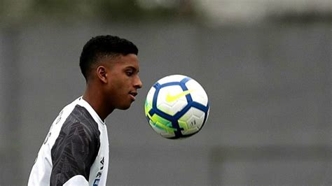 Real Madrid: Rodrygo shows his skills: He Is Nike's youngest ever ...