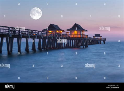 NAPLES PIER NAPLES FLORIDA USA Stock Photo - Alamy