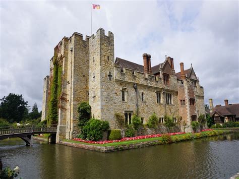 England: Hever Castle - Anne Boleyn's Castle - Travelers