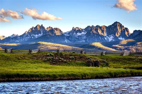 Sawtooth Mountains – Iconic Idaho