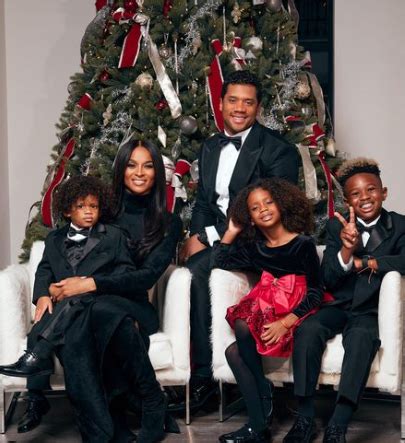 Russell Wilson and family's Christmas photoshoot has everyone talking ⋆ ...