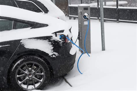 Preparation and tips for driving an electric vehicle in snow