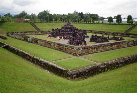 Wisata Candi Sambisari di Daerah Sleman Yogyakarta