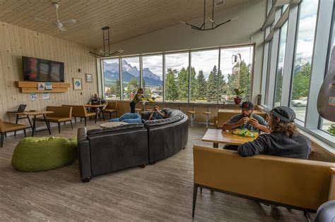 13 BEST Canmore Hotels and Accommodation Options (2024)