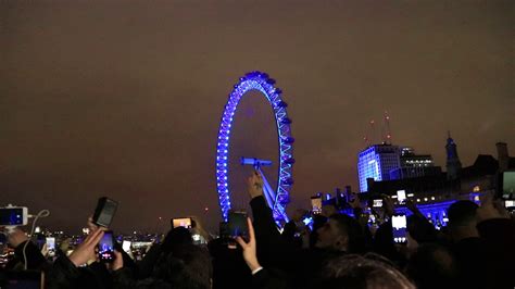 2018/2019 London's New Year Eve's Fireworks from Westminster bridge (1 ...